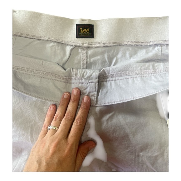 Lee Gray Cargo Shorts with Durable Fabric and Relaxed Fit - Picture 3 of 7